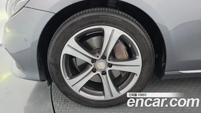 Mercedes-Benz E-Класс 2017 thumb 4