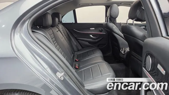 Mercedes-Benz E-Класс 2017 thumb 10