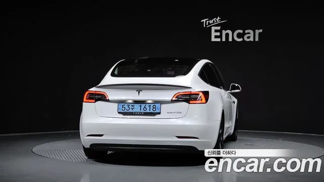 Tesla Model 3 2020 thumb 3