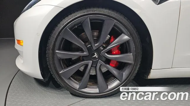 Tesla Model 3 2020 thumb 4
