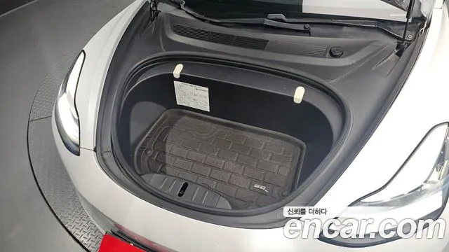 Tesla Model 3 2020 thumb 5