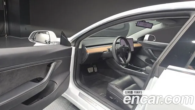 Tesla Model 3 2020 thumb 9