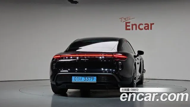 Porsche Taycan 2023 thumb 3