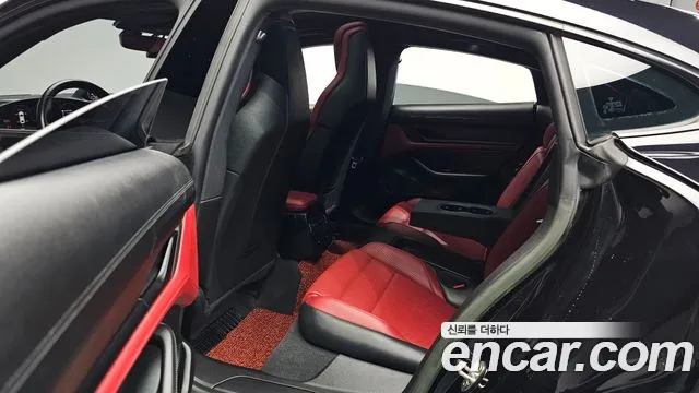 Porsche Taycan 2023 thumb 10
