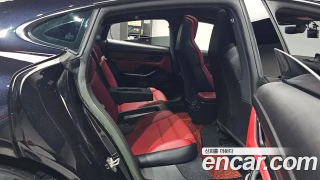 Porsche Taycan 2023 thumb 11