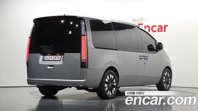 Hyundai Staria 2024 thumb 2