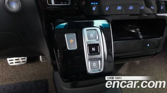Hyundai Staria 2024 thumb 9