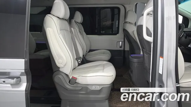 Hyundai Staria 2024 thumb 11