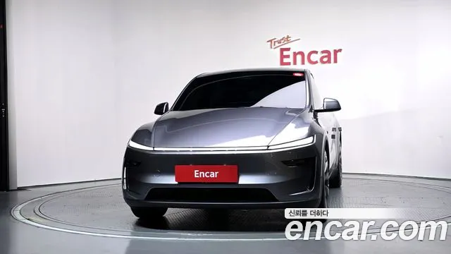 Tesla Model Y 2026 thumb 3