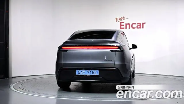 Tesla Model Y 2026 thumb 4