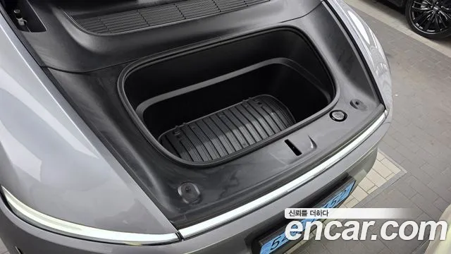 Tesla Model Y 2026 thumb 6