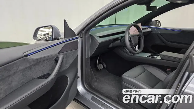 Tesla Model Y 2026 thumb 10