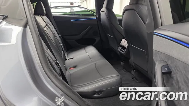 Tesla Model Y 2026 thumb 11