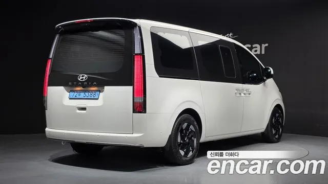 Hyundai Staria 2026 thumb 2