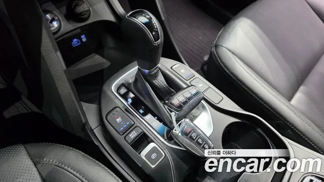 Hyundai Santa Fe 2017 thumb 9