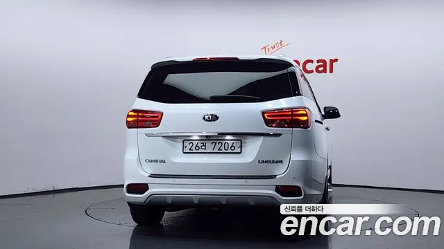 Kia Carnival 2019 thumb 3