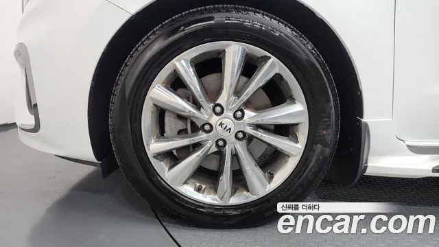 Kia Carnival 2019 thumb 4