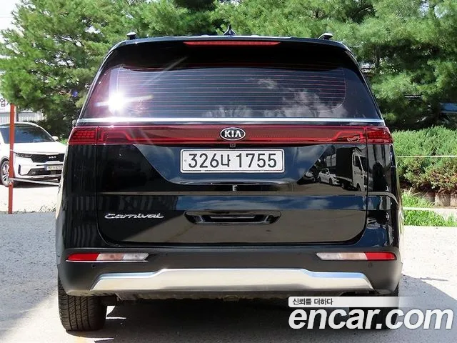 Kia Carnival 2021 thumb 4