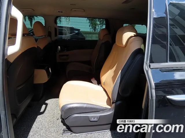 Kia Carnival 2021 thumb 6