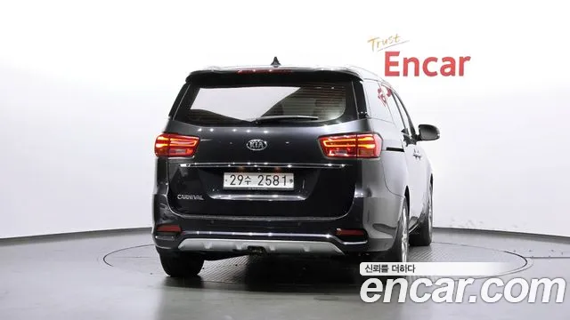Kia Carnival 2019 thumb 4