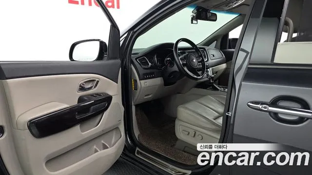 Kia Carnival 2019 thumb 10