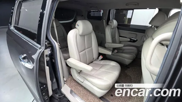 Kia Carnival 2019 thumb 11
