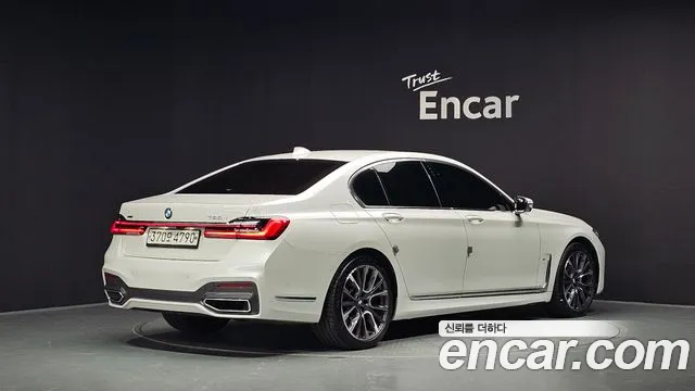 BMW 7-Series 2020 thumb 2