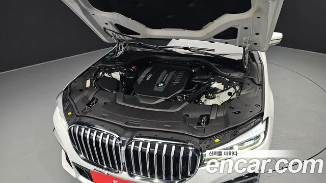BMW 7-Series 2020 thumb 6