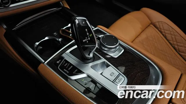 BMW 7-Series 2020 thumb 9