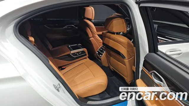 BMW 7-Series 2020 thumb 11