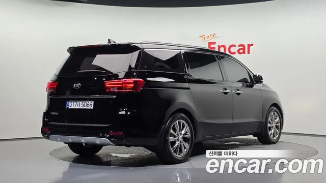 Kia Carnival 2019 thumb 2