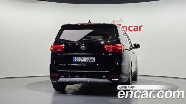 Kia Carnival 2019 thumb 4