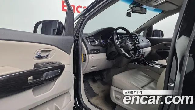 Kia Carnival 2019 thumb 10