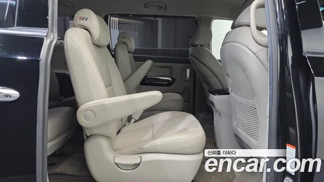 Kia Carnival 2019 thumb 11