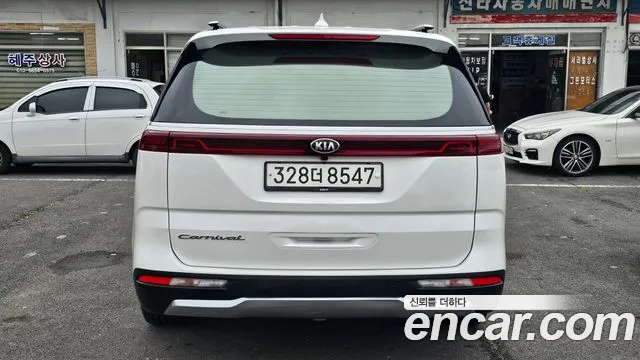 Kia Carnival 2021 thumb 5