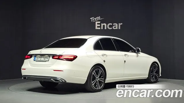 Mercedes-Benz E-Класс 2022 thumb 2