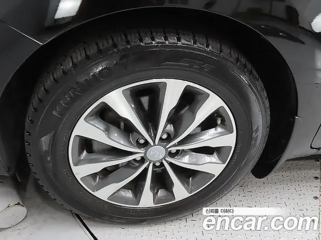 Kia Carnival 2018 thumb 5