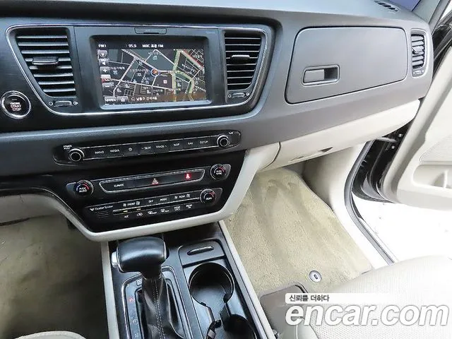 Kia Carnival 2018 thumb 9
