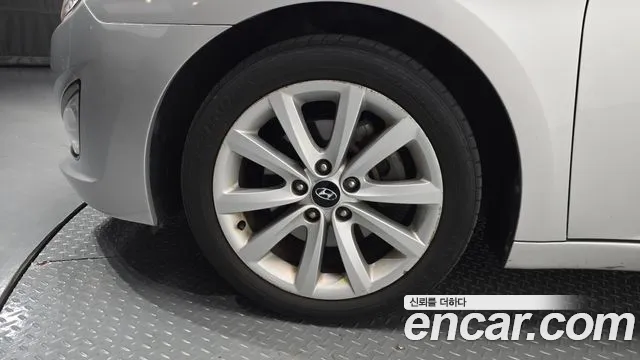 Hyundai i40 2013 thumb 4