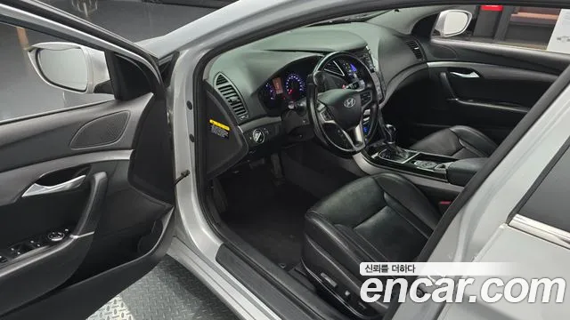 Hyundai i40 2013 thumb 9