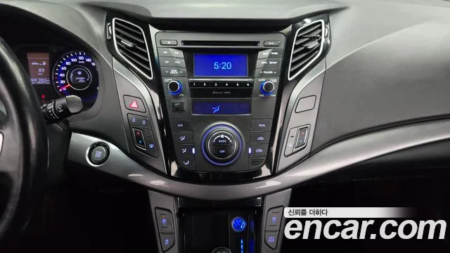 Hyundai i40 2013 thumb 12