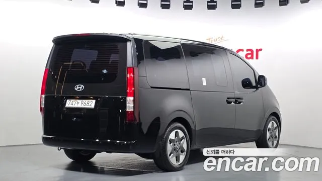 Hyundai Staria 2025 thumb 2