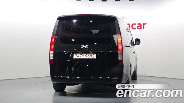 Hyundai Staria 2025 thumb 4