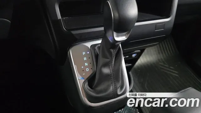 Hyundai Staria 2025 thumb 9