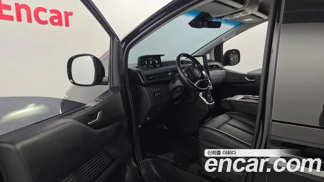 Hyundai Staria 2025 thumb 10