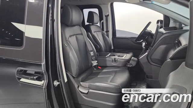 Hyundai Staria 2025 thumb 12