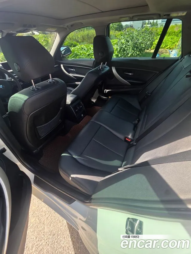 BMW 3-Series 2014 thumb 4