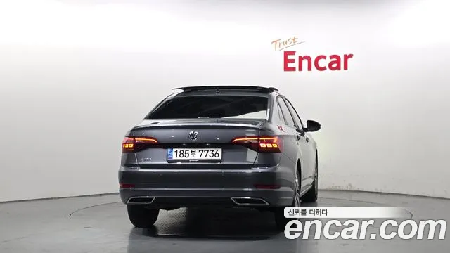 Volkswagen Jetta 2020 thumb 4