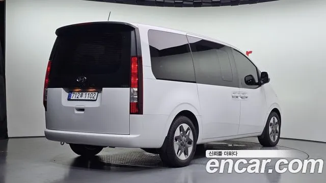 Hyundai Staria 2024 thumb 2