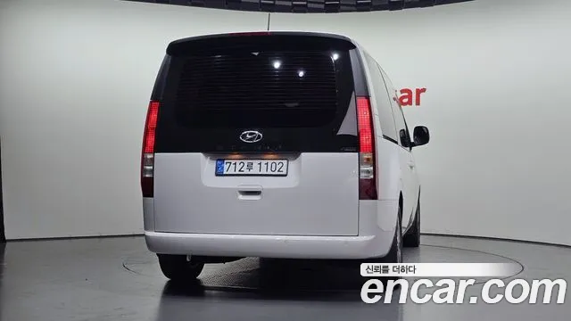 Hyundai Staria 2024 thumb 4